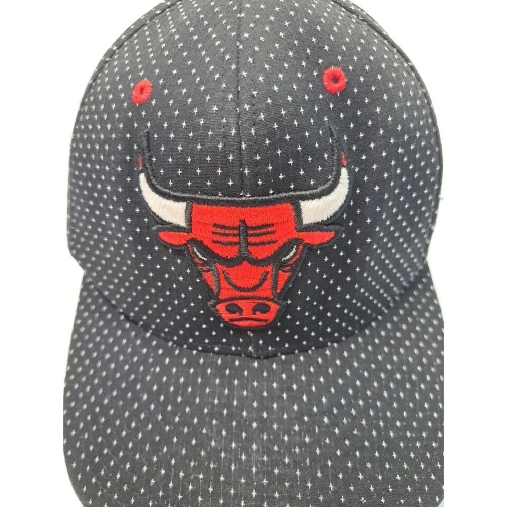 Chicago Bulls NBA Cap Hat Snapback Mitchell & Ness Black/White Embroidered Logos